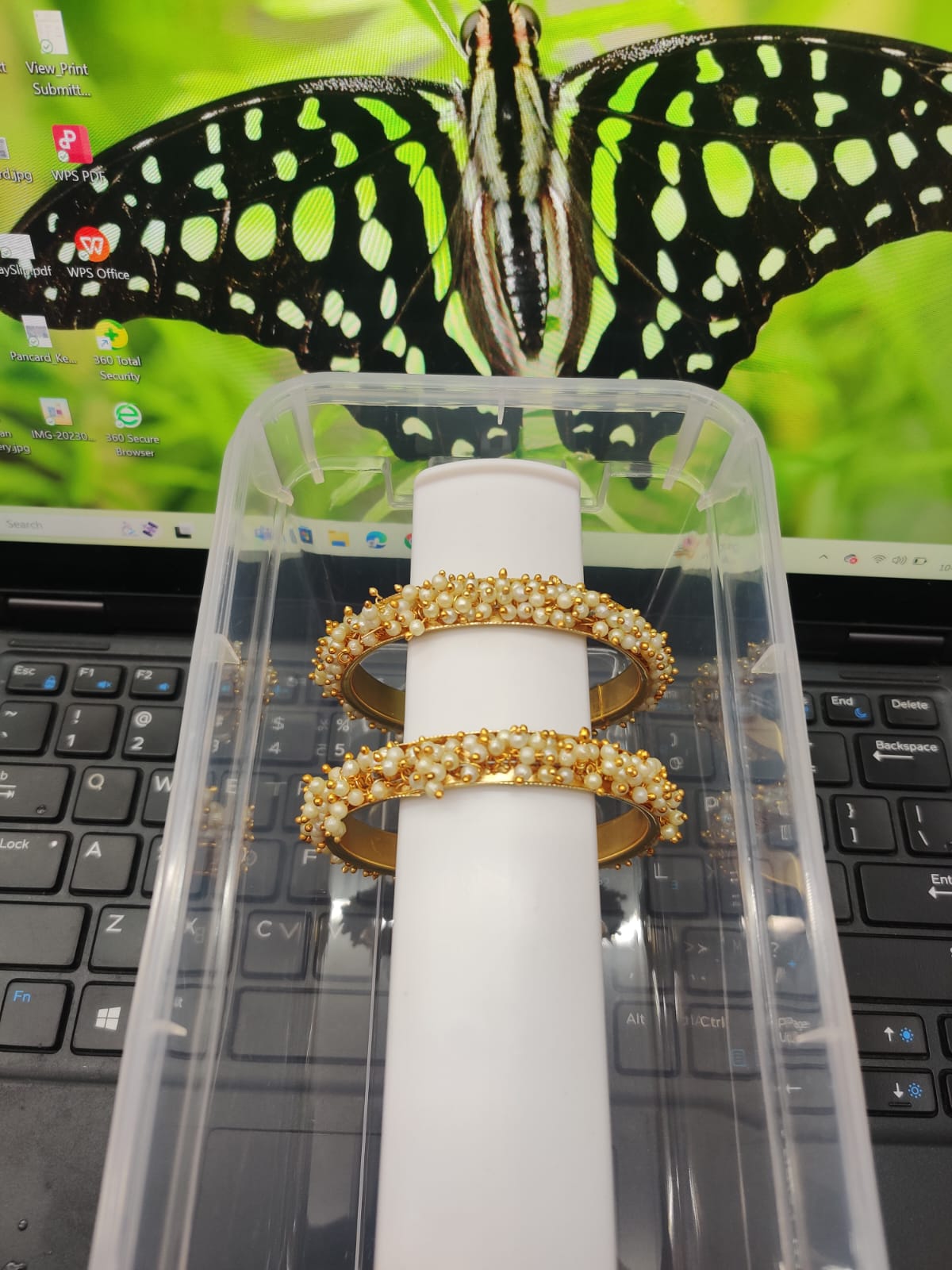 White Pearl Antique Bangle (JBAN85) White Pearl Antique Bangle (JBAN85)