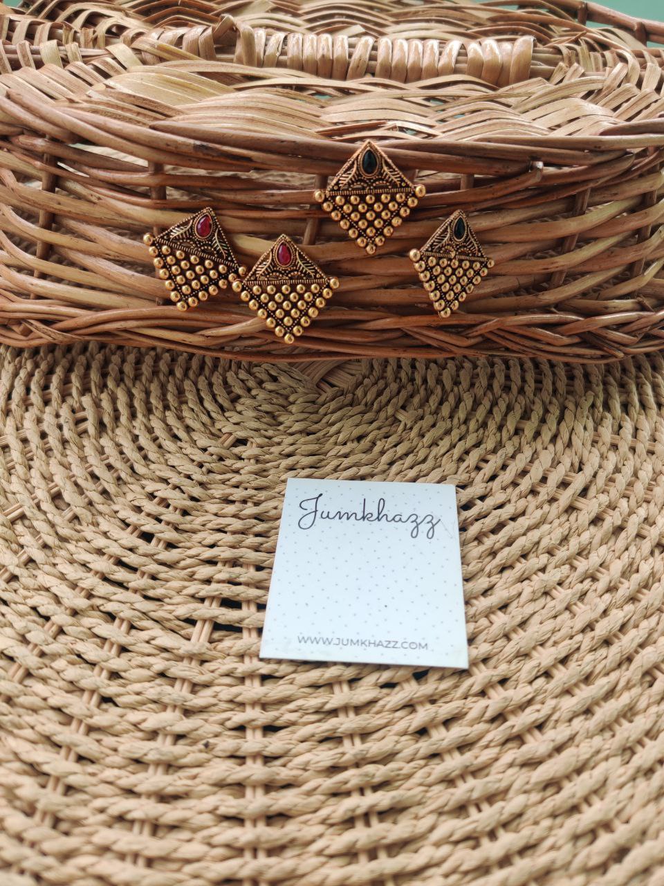 Antique stud (JBF633)