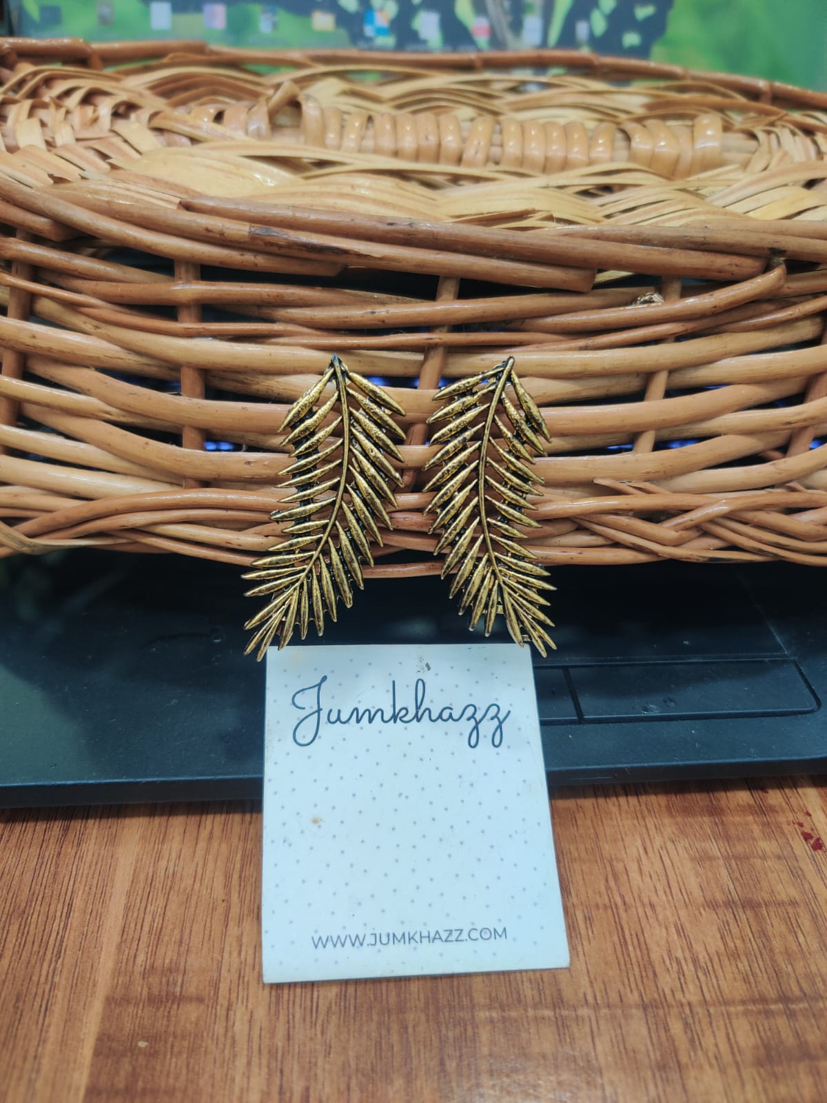 Leaf Stud JST600